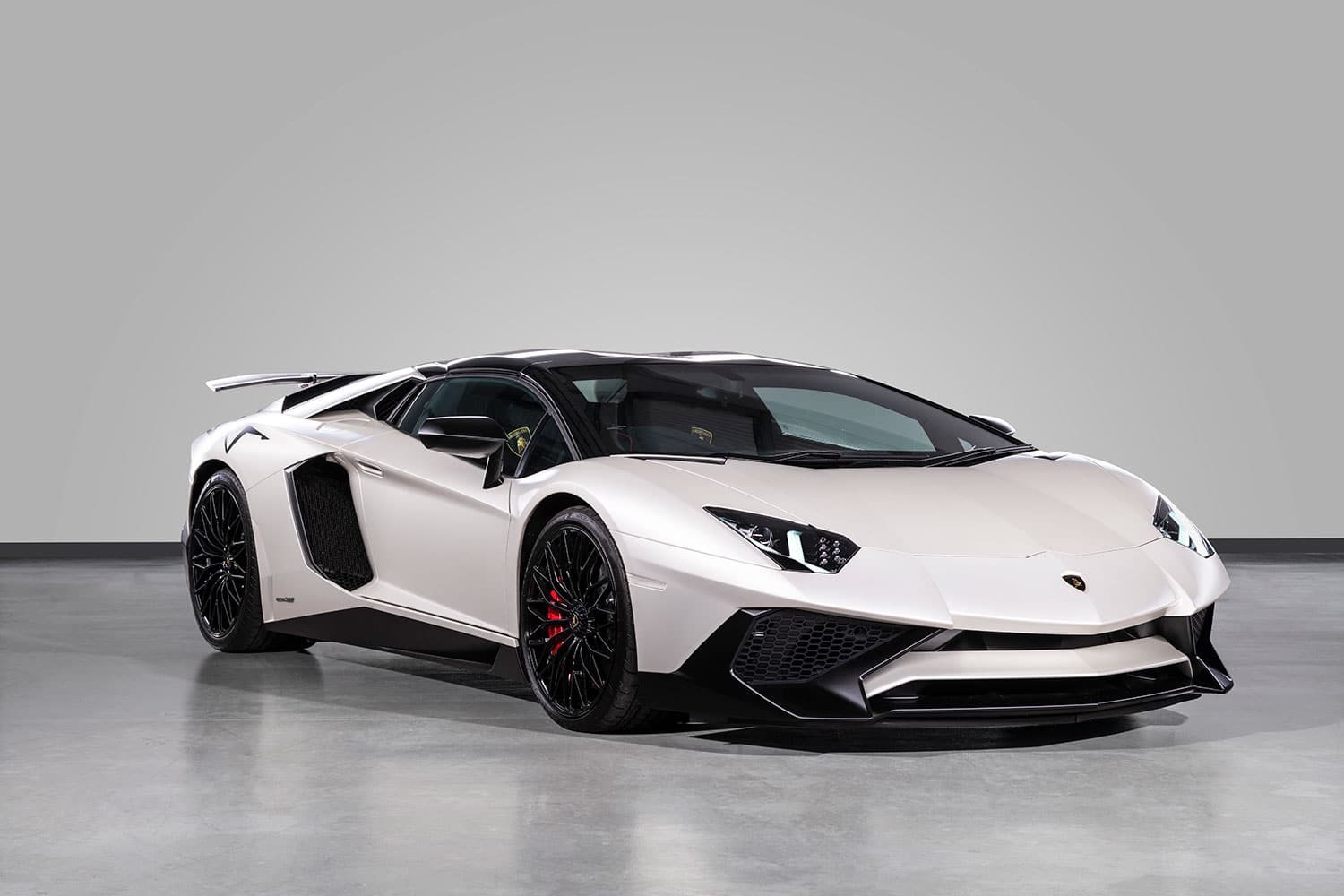 lamborghini-aventador-sv-roadster-hire-1